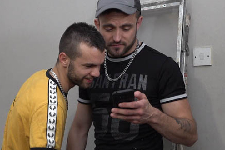 2 TRADIE GEEZERS PAINT UNLUCKY GINGER'S CUNT WHITE WITH SPUNK BEFORE SHIFT