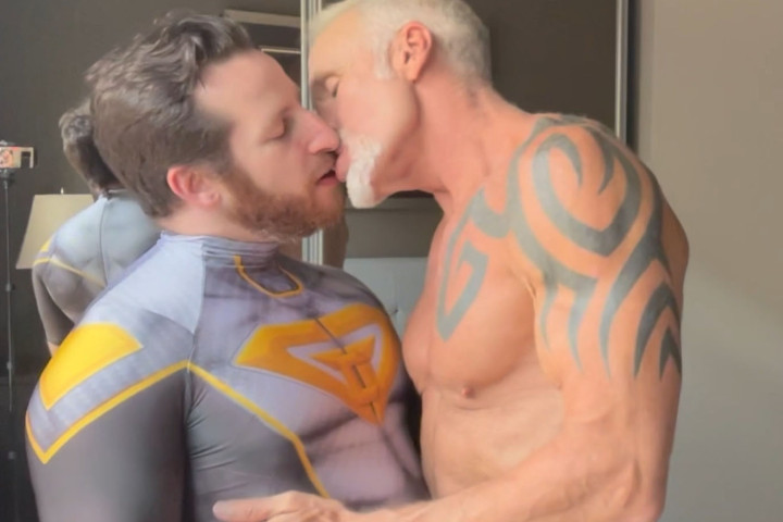 THE SILVER SURFER TAKES ON HOWARD STARKS ASS